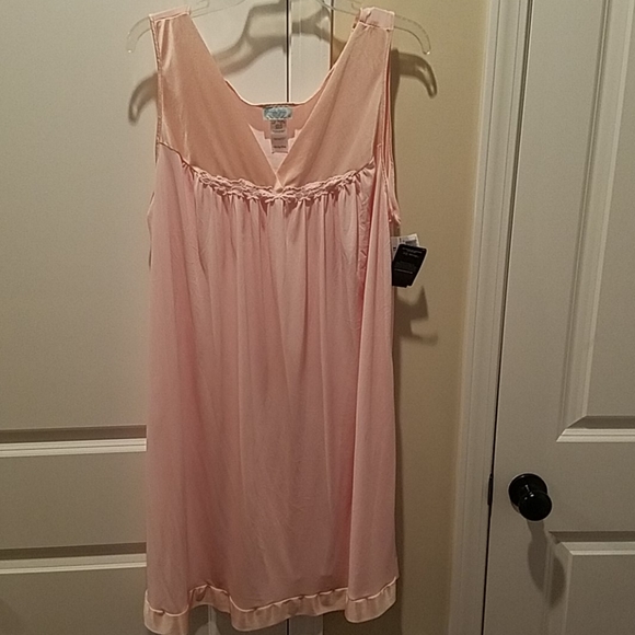 vanity fair ladies nightgowns